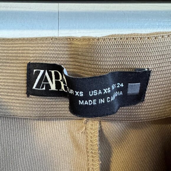 GOLD BUTTON SOFT HIGH RISE LEGGINGS - Picture 6 of 6